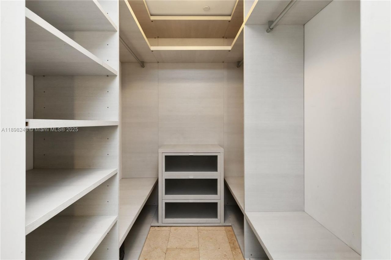 68 SE 6th St, Unit 3906, Miami, FL 33131 Photo