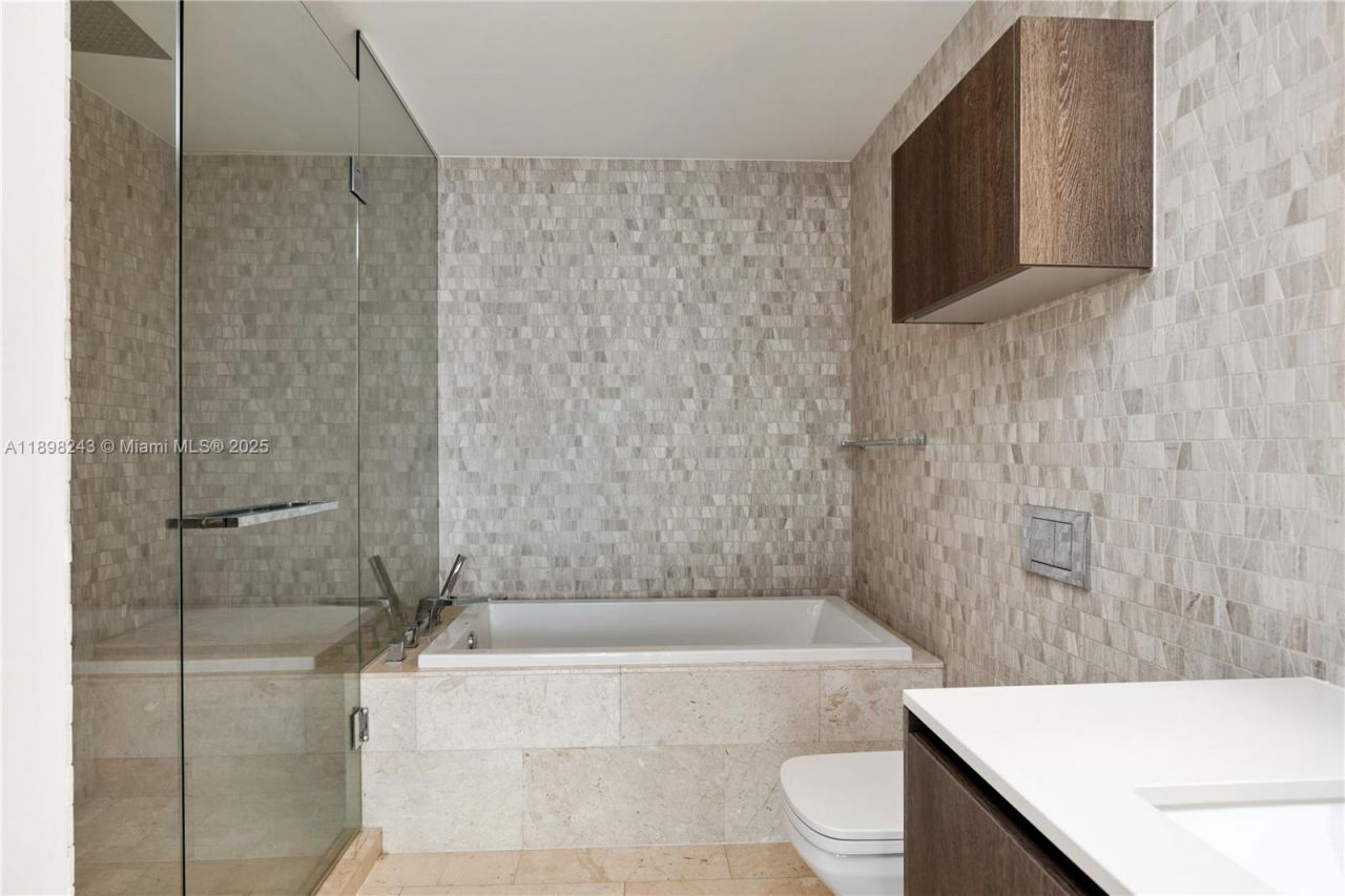 68 SE 6th St, Unit 3906, Miami, FL 33131 Photo