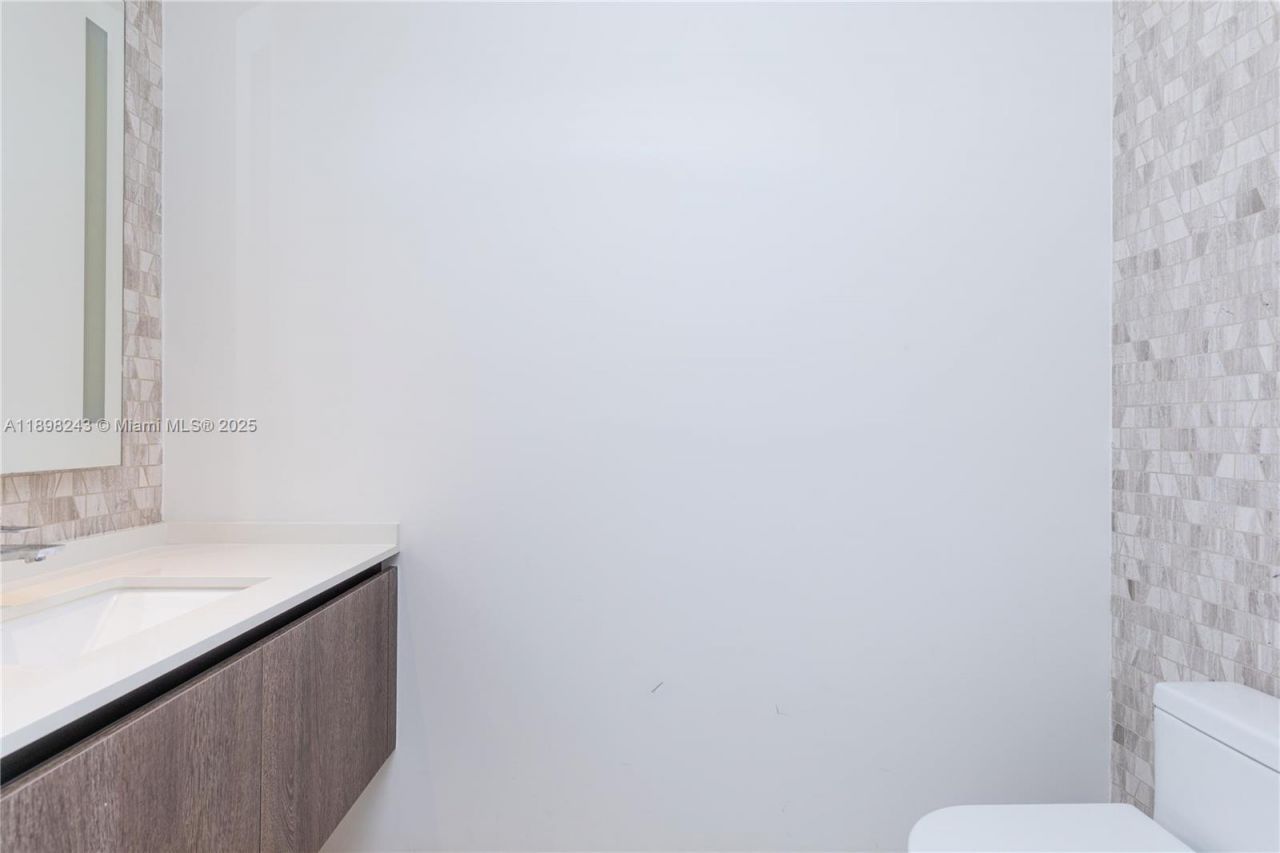 68 SE 6th St, Unit 3906, Miami, FL 33131 Photo