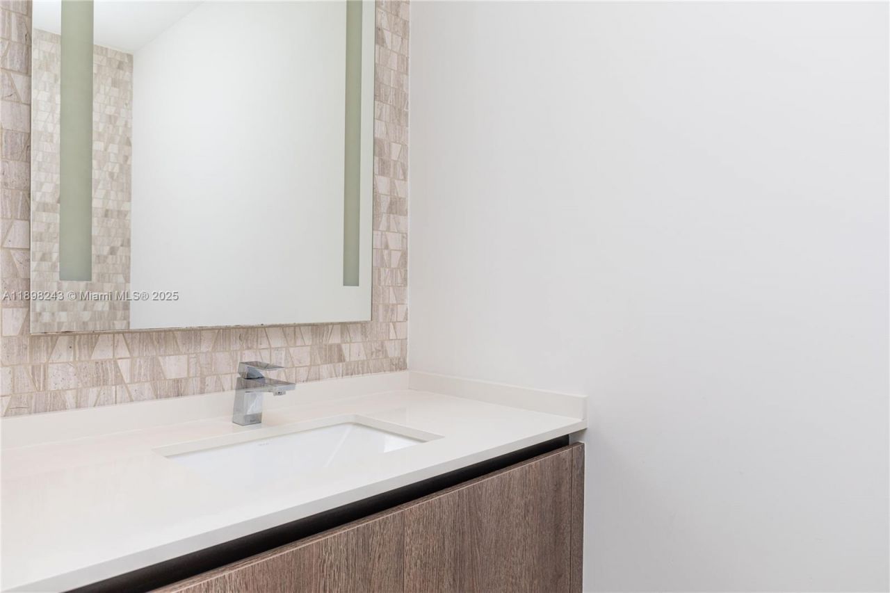 68 SE 6th St, Unit 3906, Miami, FL 33131 Photo