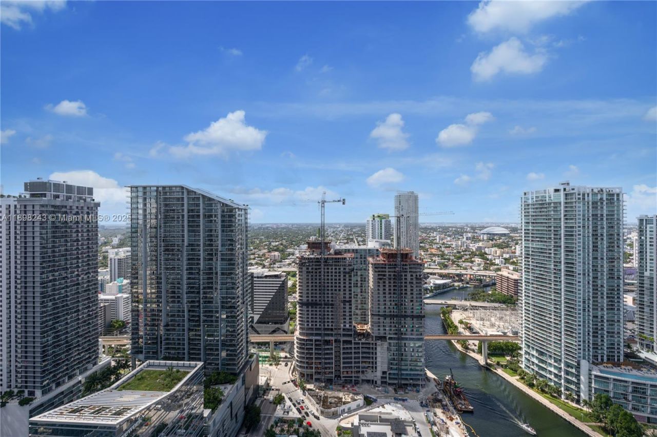 68 SE 6th St, Unit 3906, Miami, FL 33131 Photo