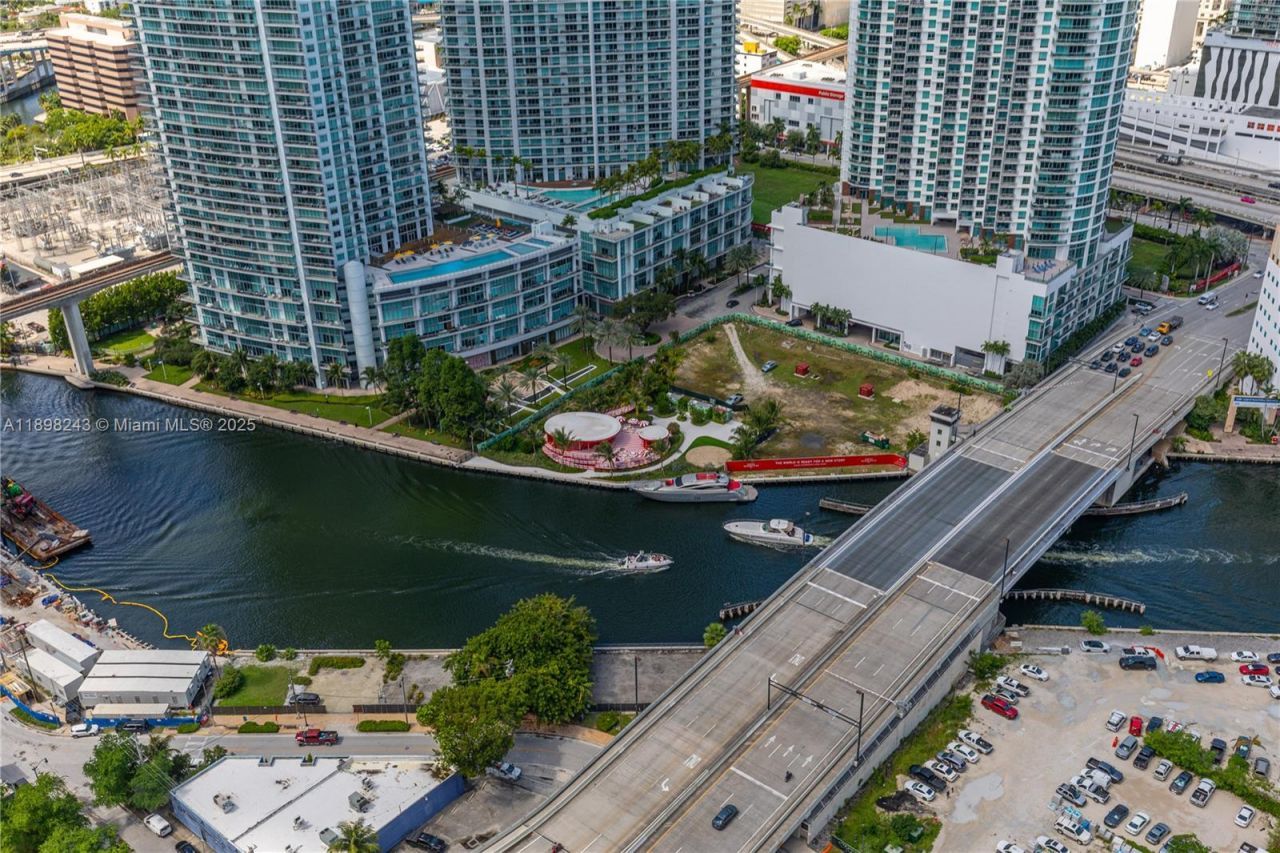 68 SE 6th St, Unit 3906, Miami, FL 33131 Photo