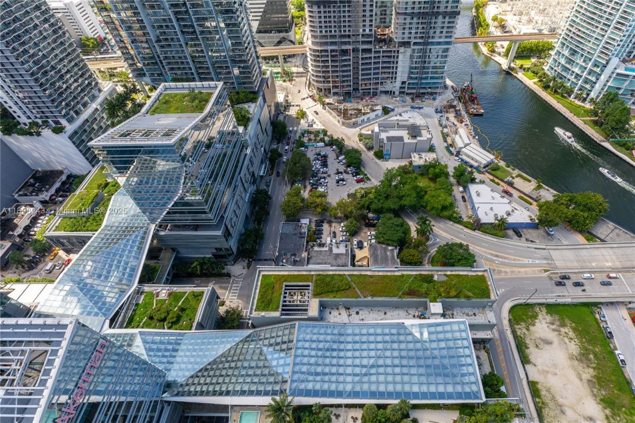 68 SE 6th St, Unit 3906, Miami, FL 33131 Photo