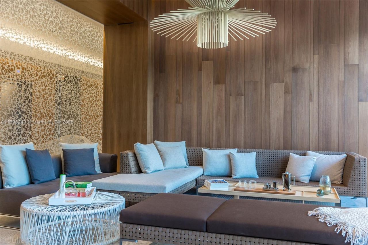 68 SE 6th St, Unit 3906, Miami, FL 33131 Photo