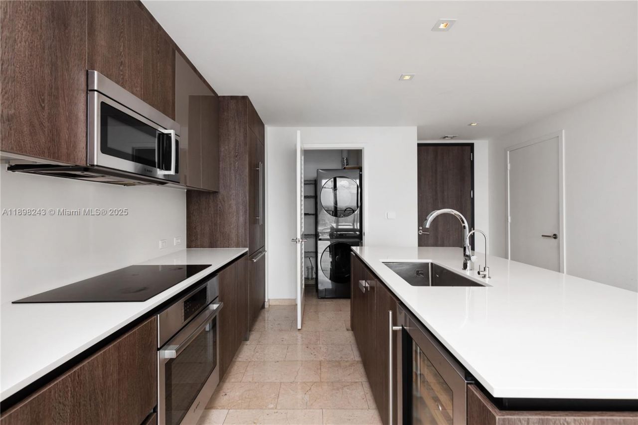 68 SE 6th St, Unit 3906, Miami, FL 33131 Photo