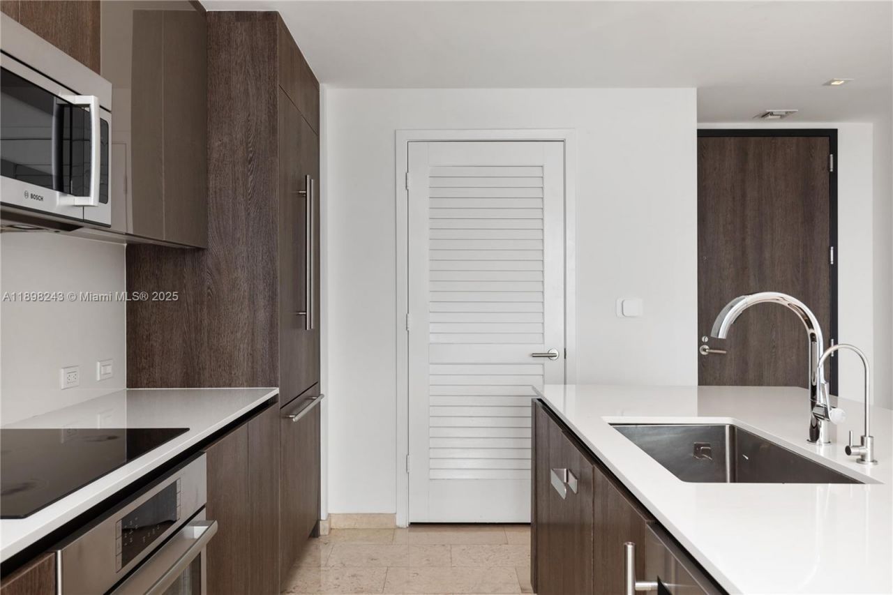 68 SE 6th St, Unit 3906, Miami, FL 33131 Photo