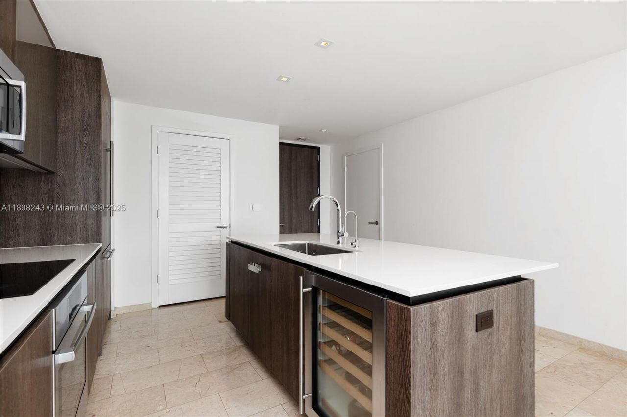 68 SE 6th St, Unit 3906, Miami, FL 33131 Photo