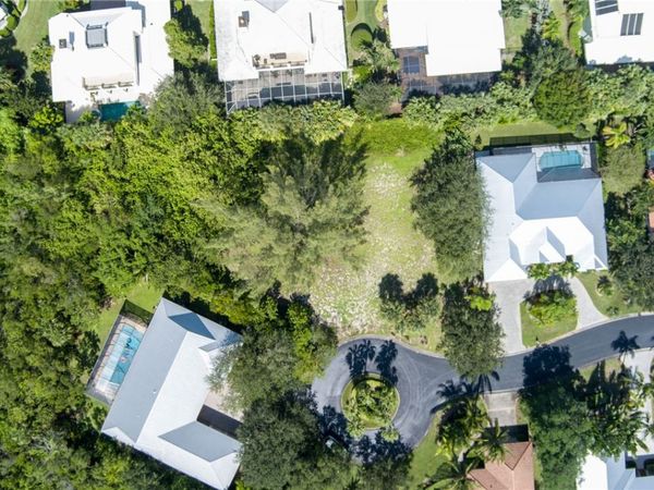 2120 W Beachside Lane, Vero Beach, FL 32963