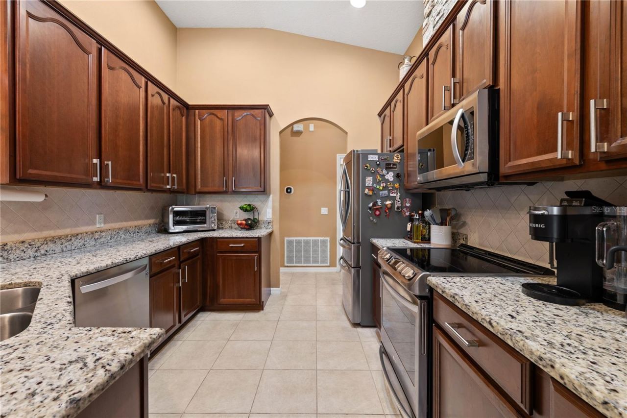 9020 N River Road, Tampa, FL 33635 Photo