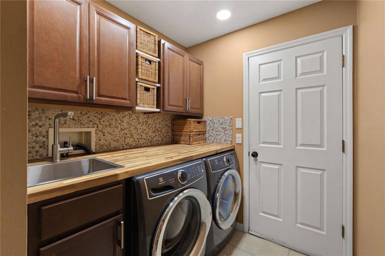 9020 N River Road, Tampa, FL 33635 Photo