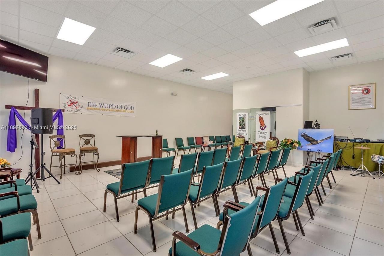 9150 NW 22nd Ave, Miami, FL 33147 Photo