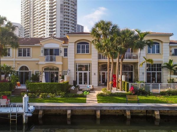 3705 NE 214 St, Unit 13, Aventura, FL 33180