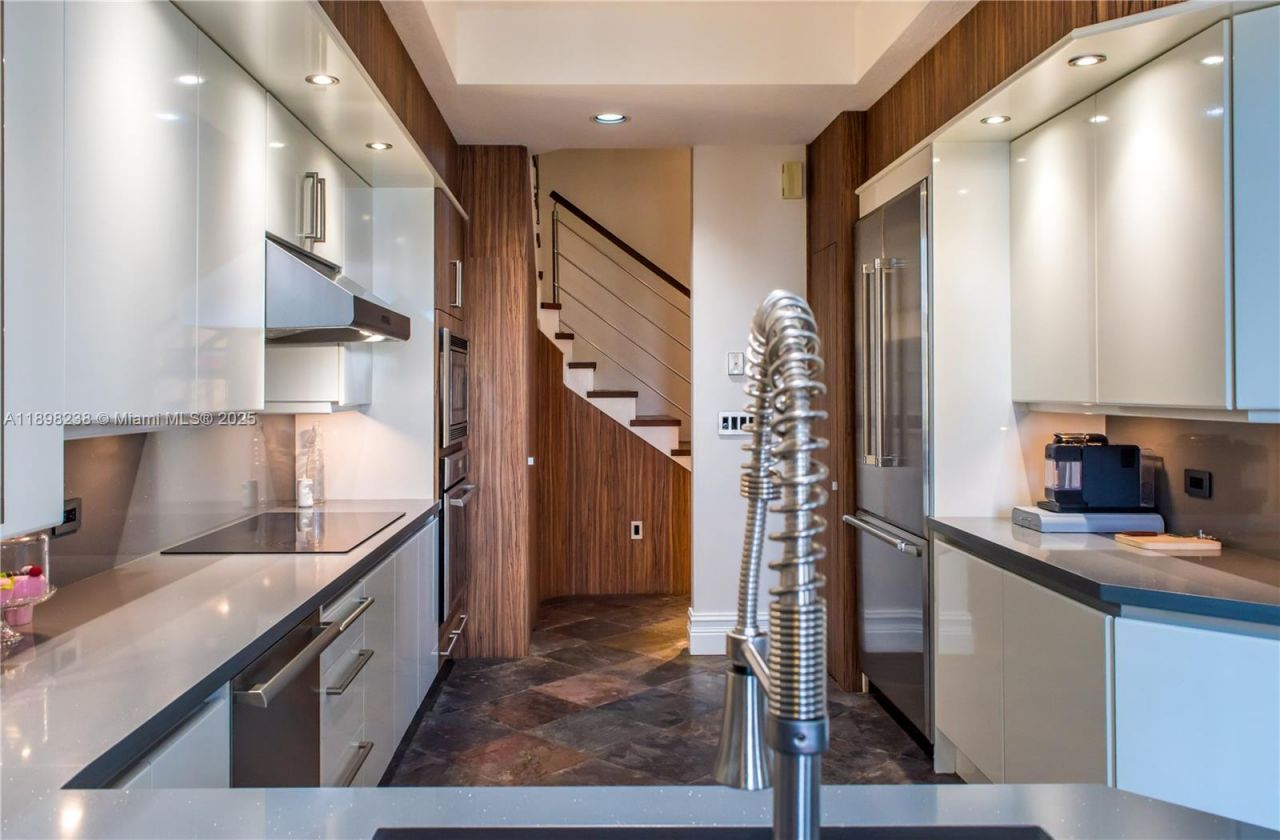 3705 NE 214 St, Unit 13, Aventura, FL 33180 Photo