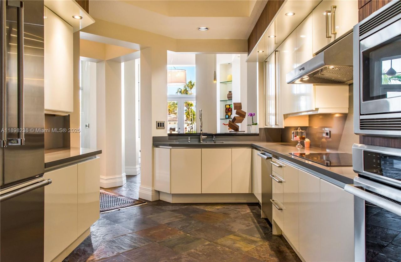 3705 NE 214 St, Unit 13, Aventura, FL 33180 Photo