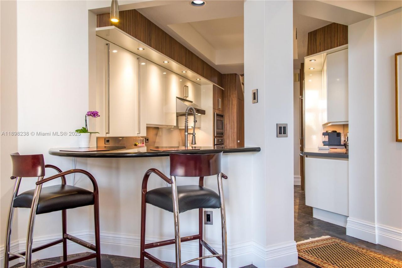 3705 NE 214 St, Unit 13, Aventura, FL 33180 Photo