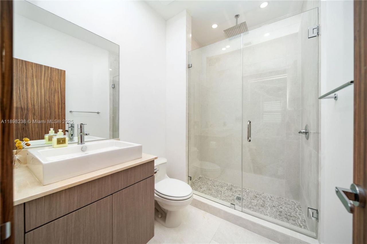 3705 NE 214 St, Unit 13, Aventura, FL 33180 Photo