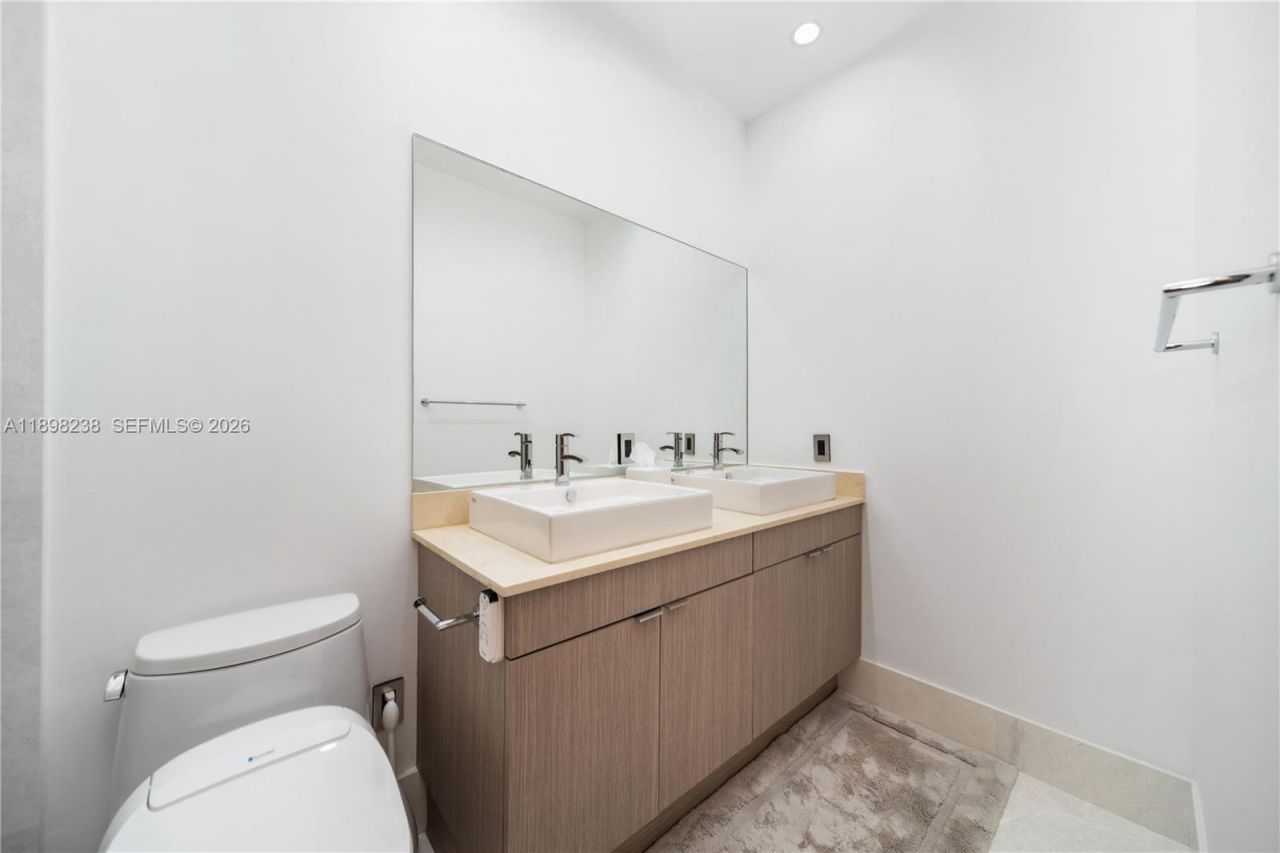 3705 NE 214 St, Unit 13, Aventura, FL 33180 Photo