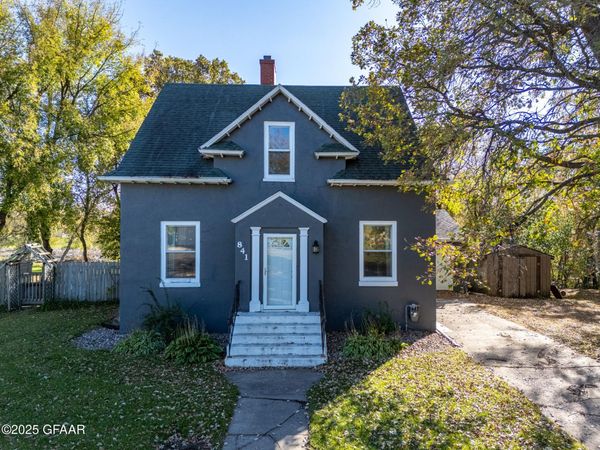 841 GROVELAND Avenue, Crookston, MN 56716