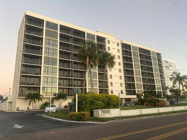 7100 SUNSHINE SKYWAY LANE S, Unit 906, ST PETERSBURG, FL 33711