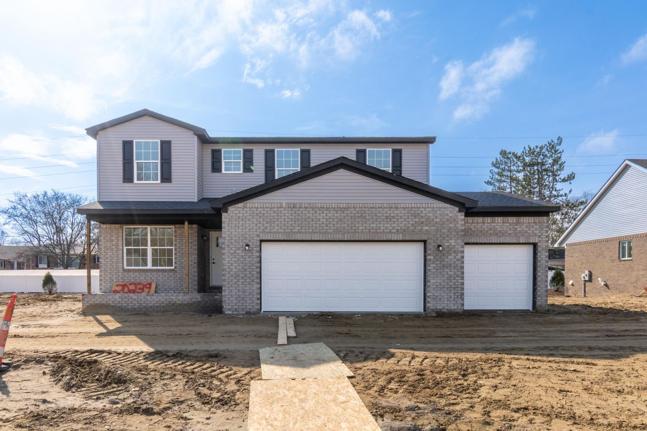 20215 Sunset Avenue, Livonia, MI 48152 Main Photo