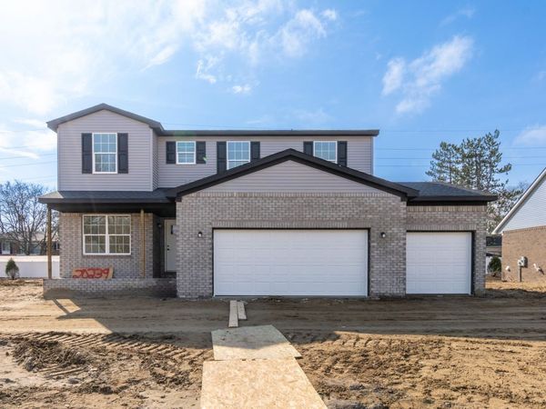 20215 Sunset Avenue, Livonia, MI 48152