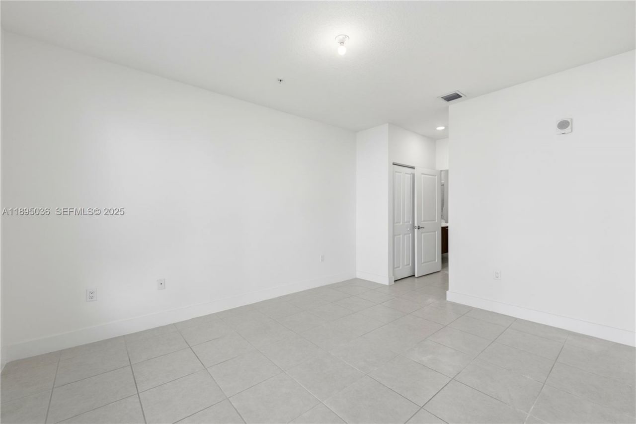 8265 NW 41st St, Unit C-203, Doral, FL 33166 Photo