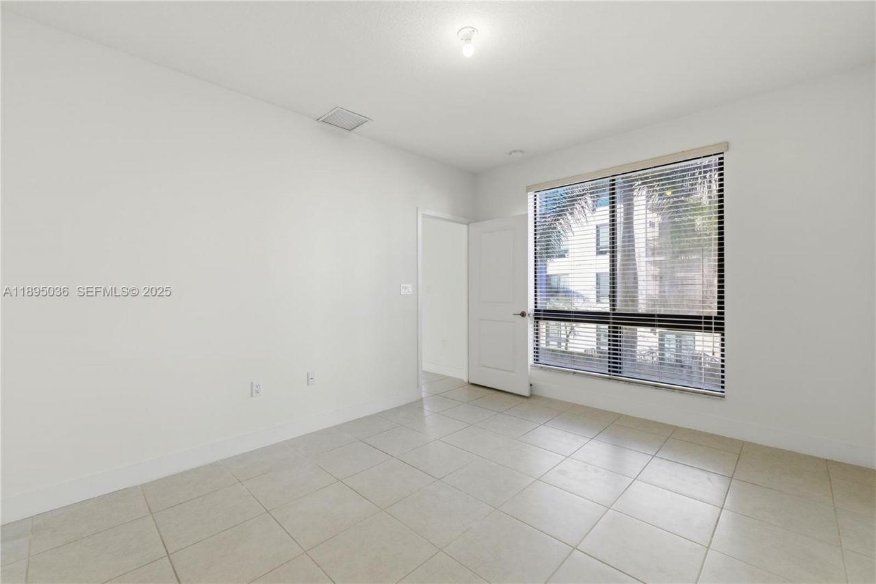 8265 NW 41st St, Unit C-203, Doral, FL 33166 Photo