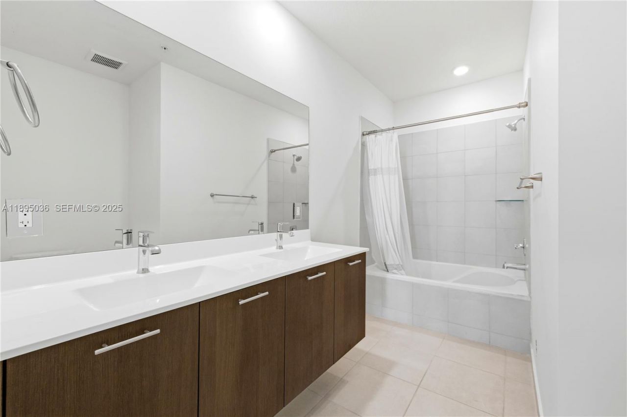 8265 NW 41st St, Unit C-203, Doral, FL 33166 Photo