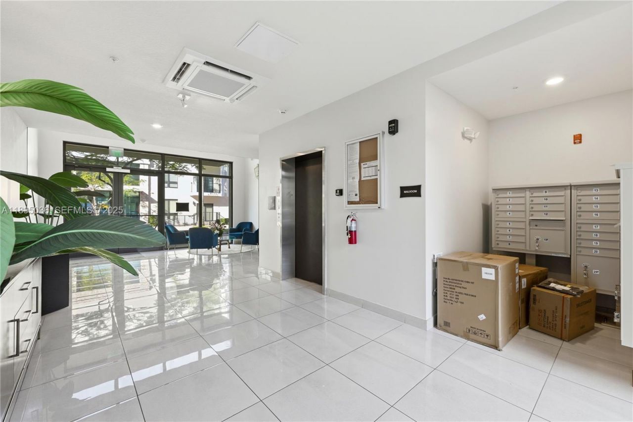 8265 NW 41st St, Unit C-203, Doral, FL 33166 Photo