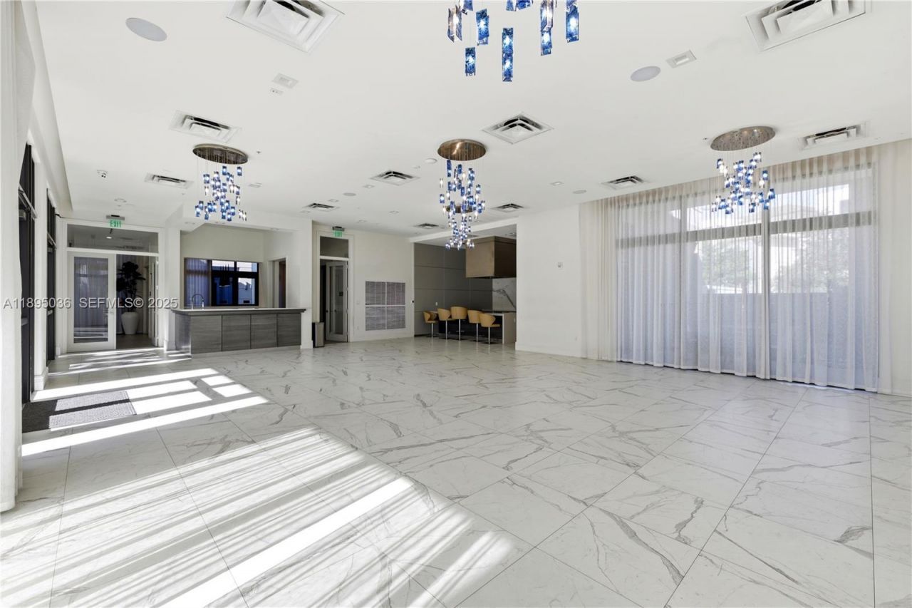 8265 NW 41st St, Unit C-203, Doral, FL 33166 Photo