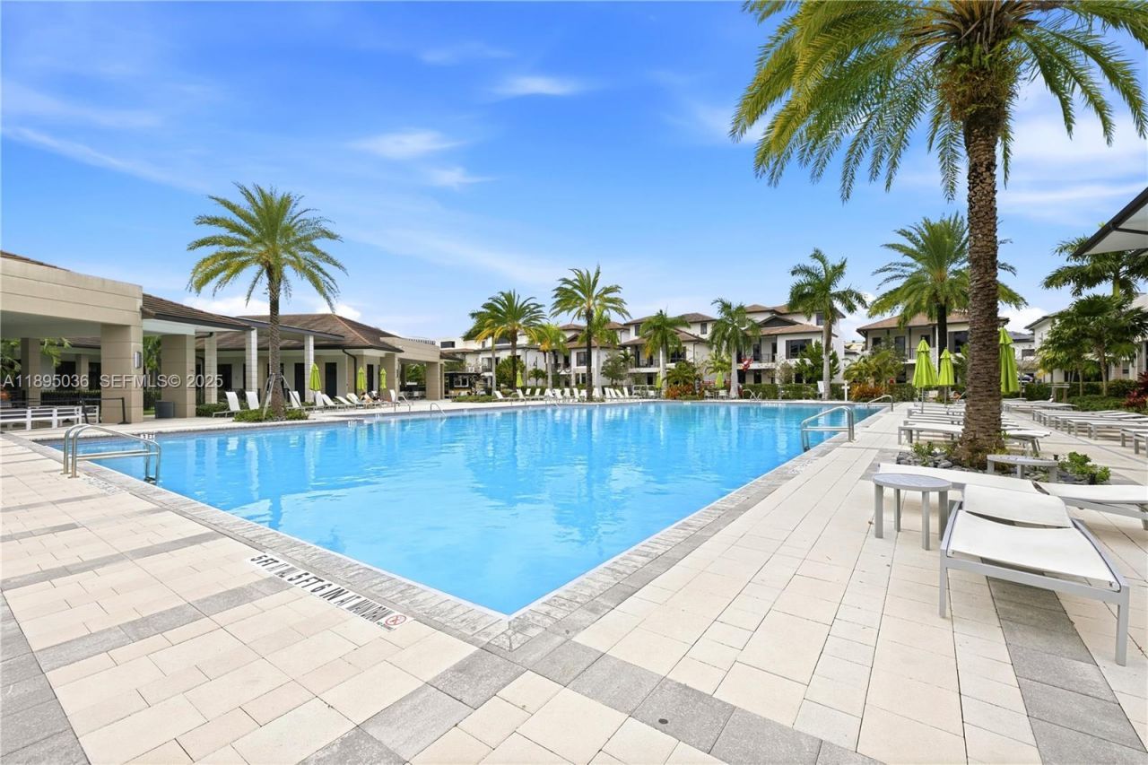 8265 NW 41st St, Unit C-203, Doral, FL 33166 Photo