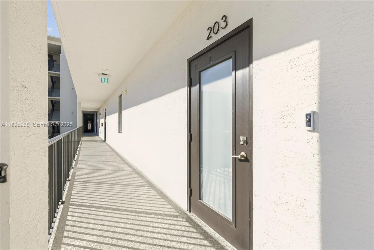 8265 NW 41st St, Unit C-203, Doral, FL 33166 Photo