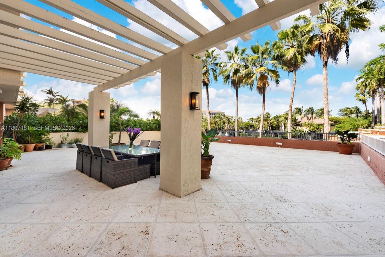 765 Crandon Blvd, Unit 102, Key Biscayne, FL 33149 Main Photo