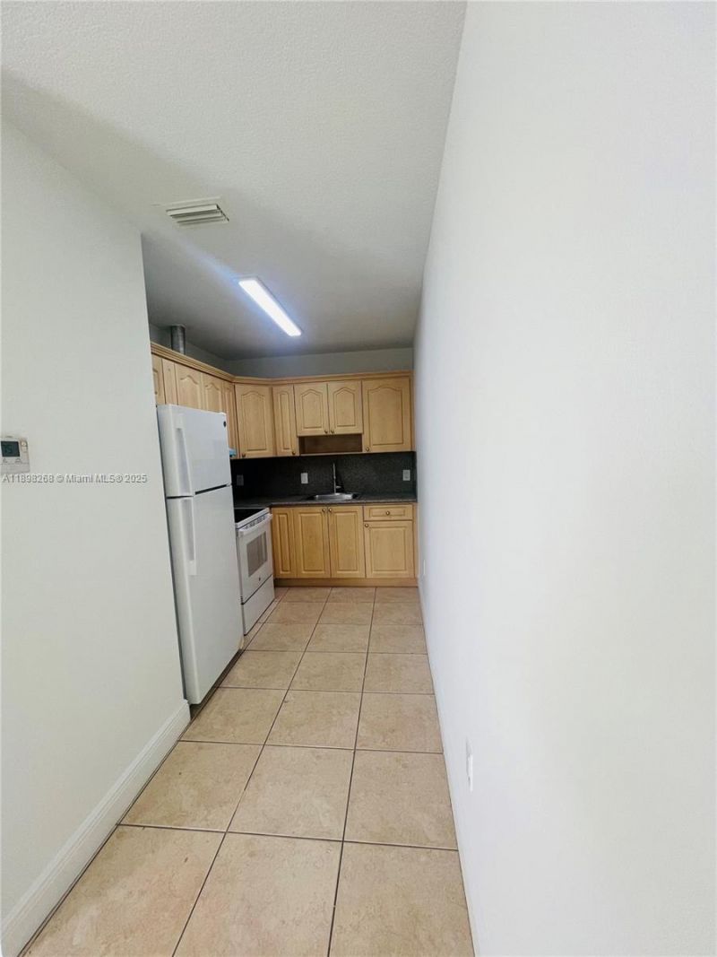 2185 NW 16th Ter, Unit 16, Miami, FL 33125 Photo