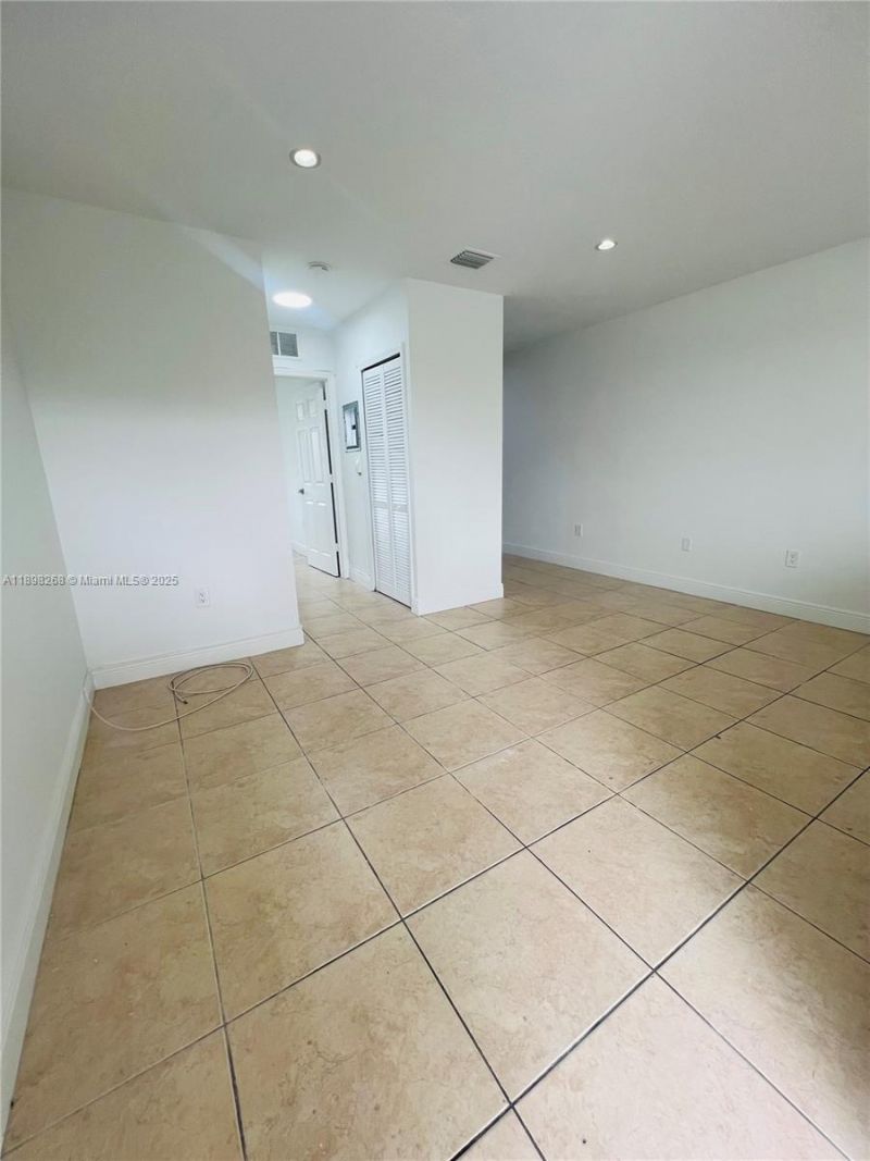 2185 NW 16th Ter, Unit 16, Miami, FL 33125 Photo