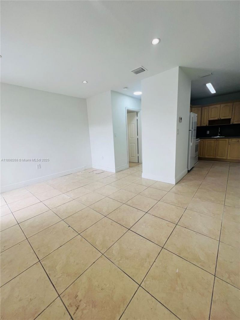 2185 NW 16th Ter, Unit 16, Miami, FL 33125 Photo