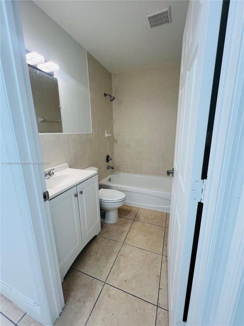 2185 NW 16th Ter, Unit 16, Miami, FL 33125 Photo