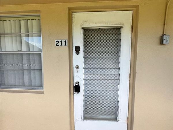 211 Coventry I, Unit 211, West Palm Beach, FL 33417