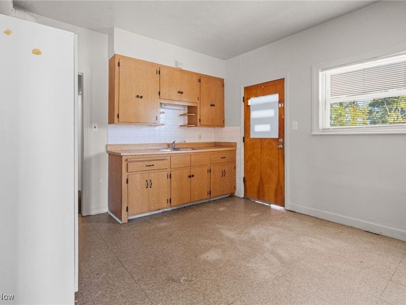 15300 Waterloo Road, Unit 1, Cleveland, OH 44110 Photo 8