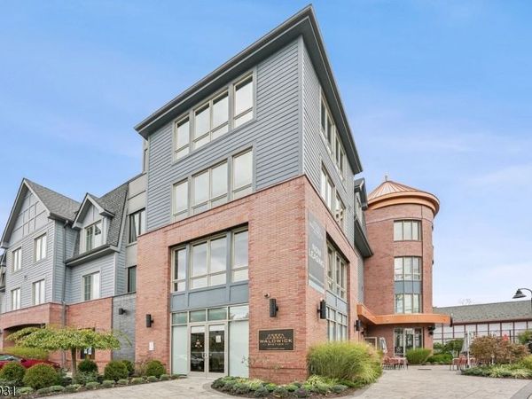 41 W Prospect St, Waldwick, NJ 07463