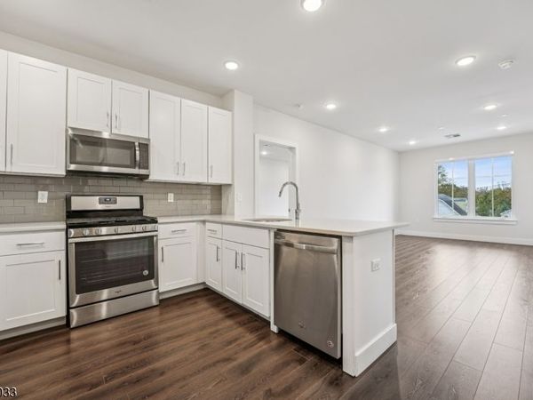 41 W Prospect St, Waldwick, NJ 07463