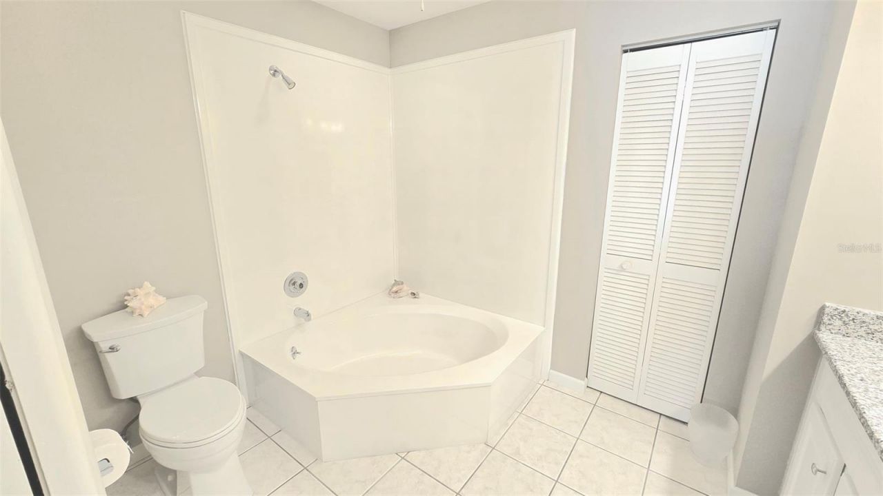 623 Oak Hill Circle, Unit 28, Sarasota, FL 34232 Photo