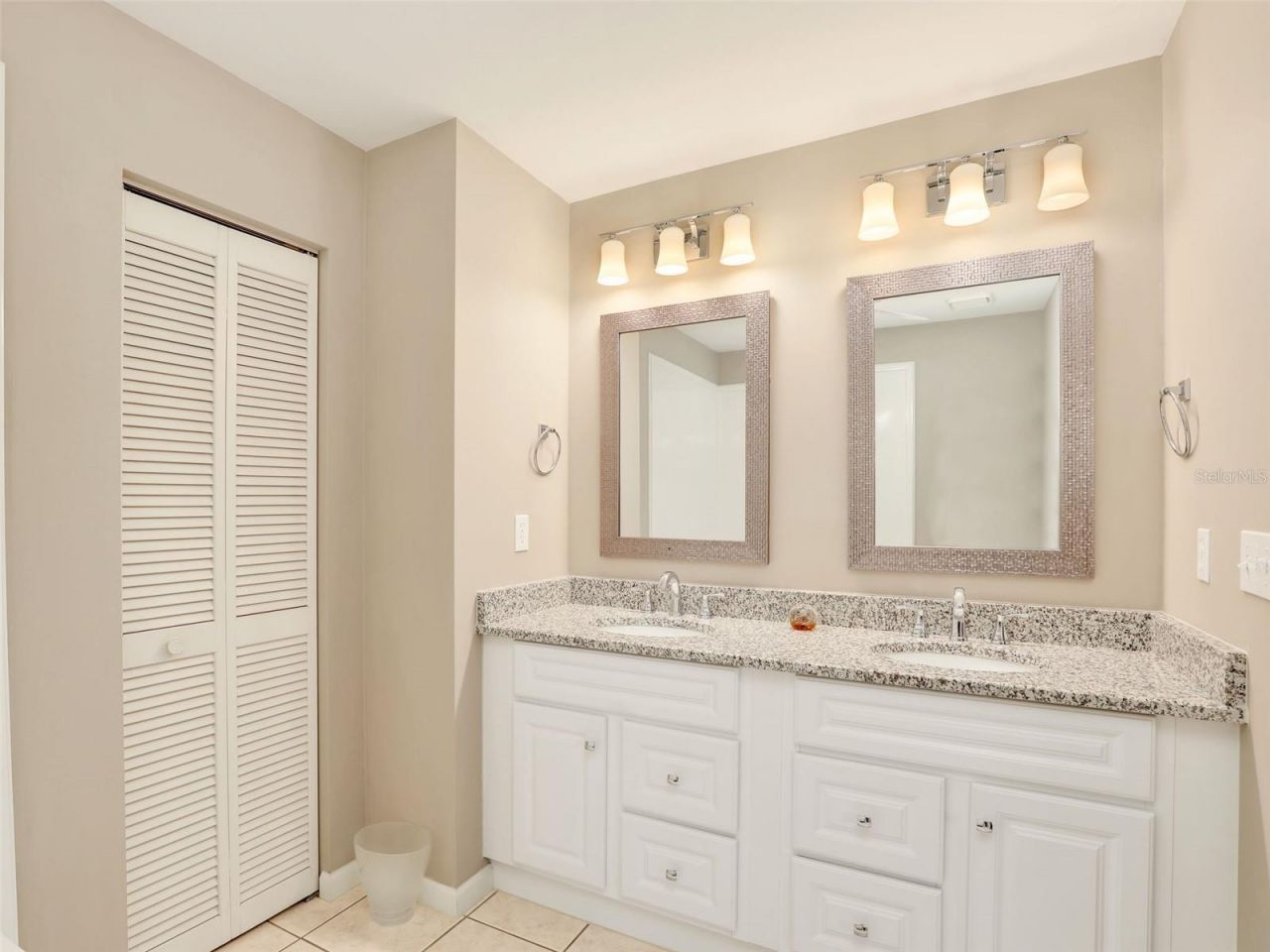 623 Oak Hill Circle, Unit 28, Sarasota, FL 34232 Photo