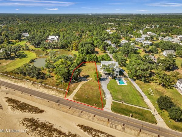 635 N Beach Boulevard, Waveland, MS 39576