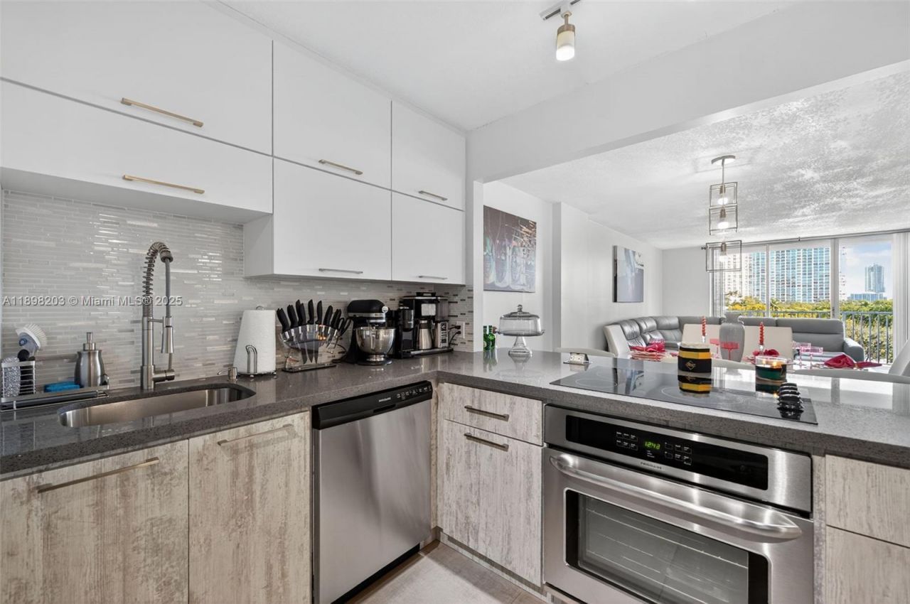 2851 NE 183rd St, Unit 605E, Aventura, FL 33160 Photo