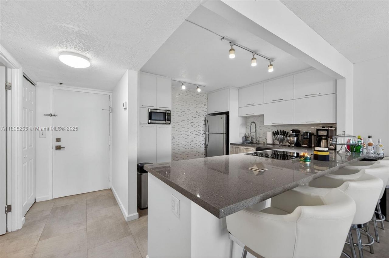 2851 NE 183rd St, Unit 605E, Aventura, FL 33160 Photo