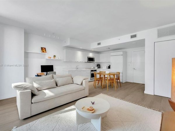 55 SW 9th St, Unit 1802, Miami, FL 33130