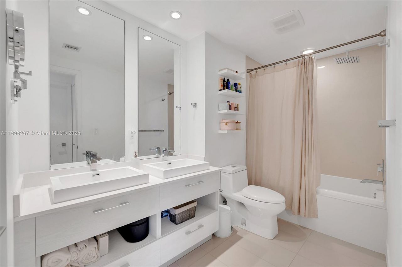 55 SW 9th St, Unit 1802, Miami, FL 33130 Photo