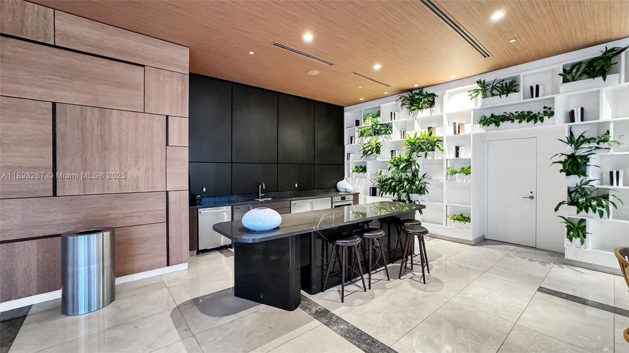 55 SW 9th St, Unit 1802, Miami, FL 33130 Photo