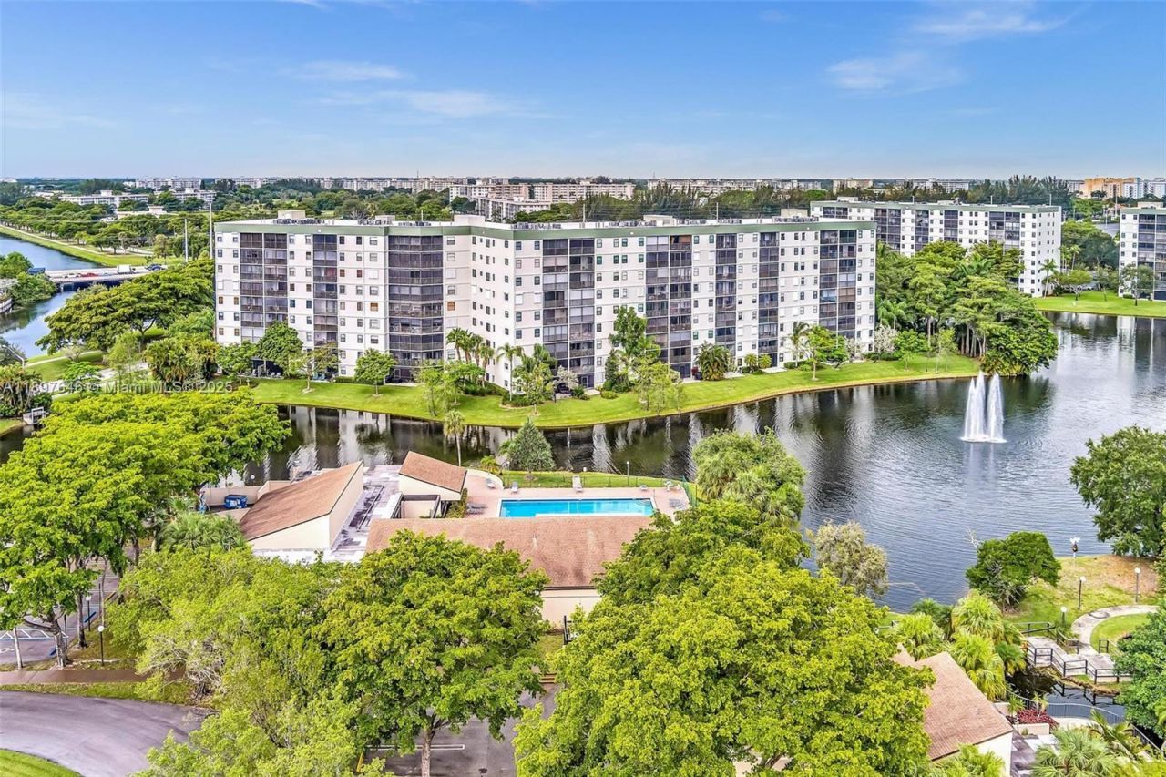 2221 Cypress Island Dr, Unit 805, Pompano Beach, FL 33069 Photo